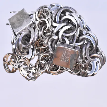 Diverse silver silver 830/1000. Vikt: 63,1 g