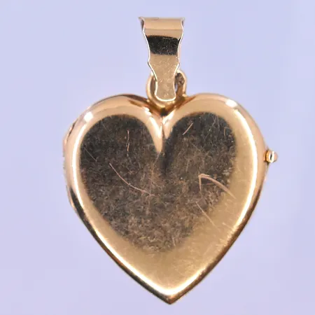 Hänge medaljong stl: 31x21mm graverad 18K. Vikt: 4,6 g