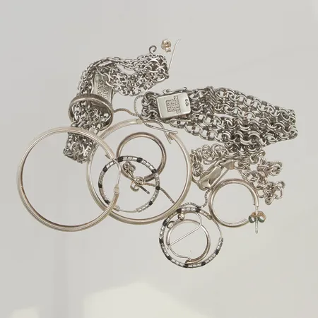 Diverse silversmycken defekt 830-925/1000 Silver 47,3g.