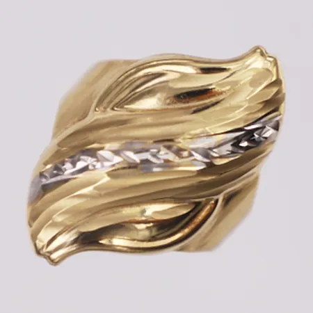 Ring vitguldsdetalj stl:16¾, bredd 3,8-26,3mm, skev, 14K Vikt: 1,8 g