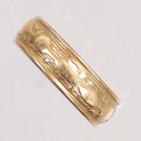 Ring mönstrad gravyr 18K Vikt: 7,3 g