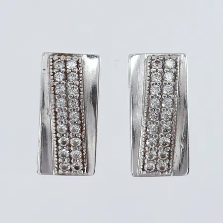 Ett par örhängen med vita stenar 15,5x7,5mm Silver 925/1000.  Vikt: 3,2 g