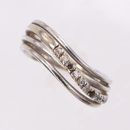 Ring med stenar stl:17½, bredd 2,8-6,4mm, saknar stenar, vitguld, 18K Vikt: 4,5 g