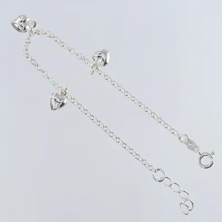Armband med tre berlocker längd 16-18,5cm bredd 2mm Silver 925/1000.  Vikt: 3,5 g
