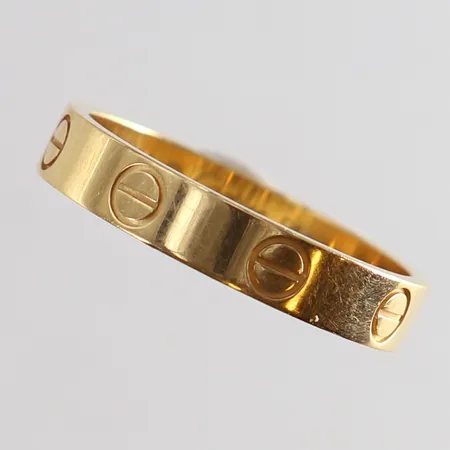 Ring Cartier Love serie-nr: RDH251 stl:17¼ (54) bredd 3,5mm kvitto Sverige 2022 gravyr repor 18K. Vikt: 3,4 g