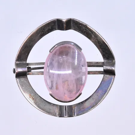 Brosch med troligen rosenkvarts Ø41 mm silver 813/1000. Vikt: 13,5 g