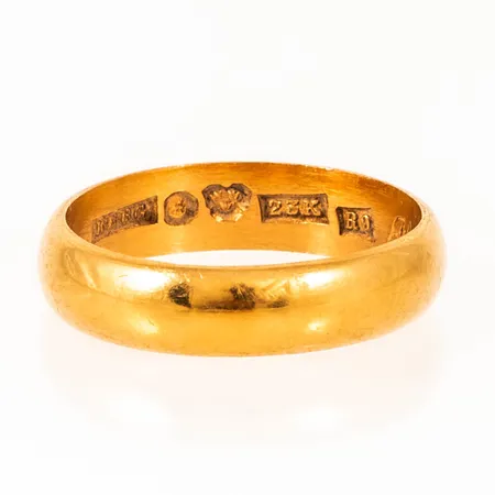 Ring slät stl:19 bredd 5mm höjd 1,4mm, gravyr, 23K 6,9g.