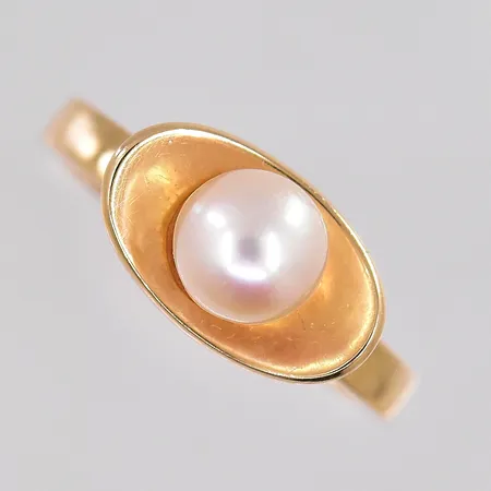 Ring med odlad pärla stl:17 18K Vikt: 4,4 g