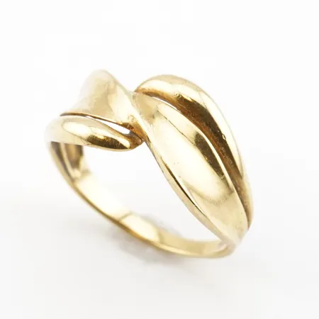 Ring, stl 18½(58), bredd 11mm, 18k Vikt: 3,1 g
