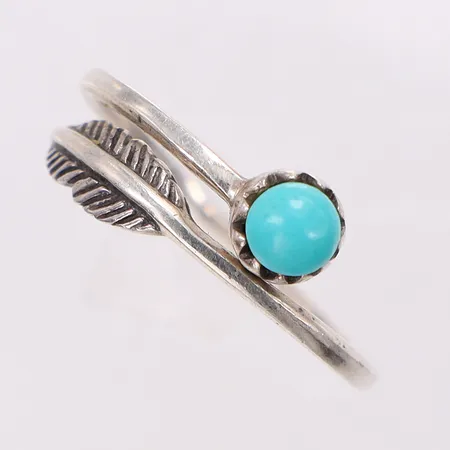 Ring med sten stl:18 reglerbar storlek, bredd 1,3-8mm, silver 925/1000 Vikt: 1,8 g