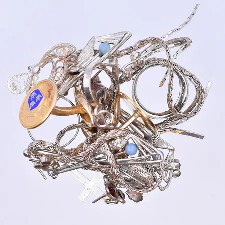 Diverse silver 830/1000. Vikt: 45,8 g