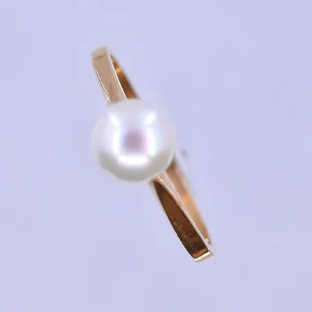 Ring Pärla stl: 17 bredd 1-2mm Ø6mm 18K. Vikt: 1,5 g