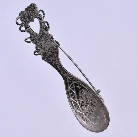 Brosch Same stl: 58x18mm silver 830/1000. Vikt: 4,1 g på auktion i Borlänge hos Pantbanken Sverige