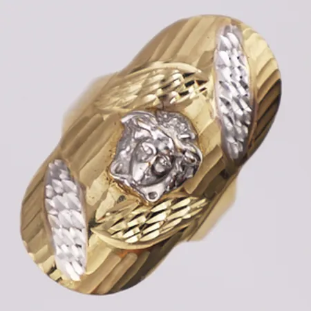 Ring Medusa vitguldsdetaljer stl:18¼, bredd 2,6-31,6mm, skev, OBS! Ej märkesdesign, 14K Vikt: 2,5 g
