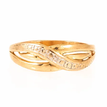 Ring med 1 x ca 0,005ct 8/8-slipad diamant stl:17¼ bredd 2-6,2mm, bruksslitage, 18K 1,9g.