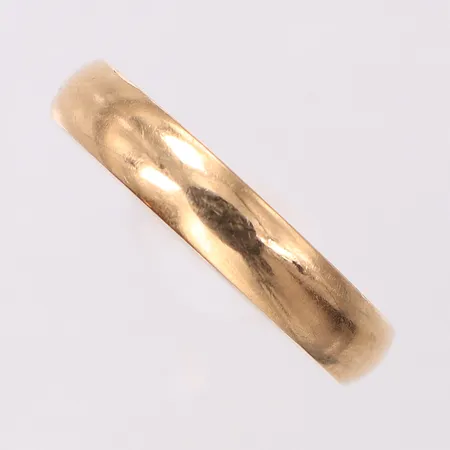 Ring slät stl:19½ bredd 4,0mm, gravyr. 18K Vikt: 3,6 g