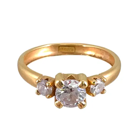 Ring i 18K guld med vita stenar, stl:17½ mm, bucklor bak på skenan Vikt: 1,1 g