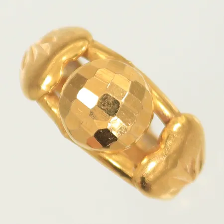Ring med 2 hjärtan stl 16 bredd 3,5-8,5mm, 21K 1,7g Vikt: 1,7 g