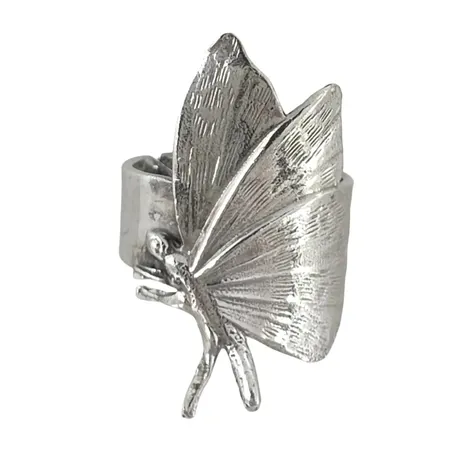 Ring "Fjäril" stor dekor silver 925/1000, oidentifierad tillverkarstämpel, stl:18¼ mm (justerbar storlek), skena bredd 8,5 mm, fjäril 29,5x18 mm Vikt: 9,1 g