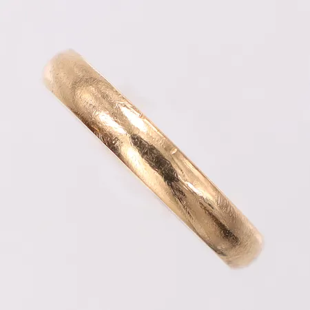 Ring slät stl:18¾, bredd 3,5mm, välvt invändigt, djupare repor, Schalins, 18K Vikt: 4,4 g
