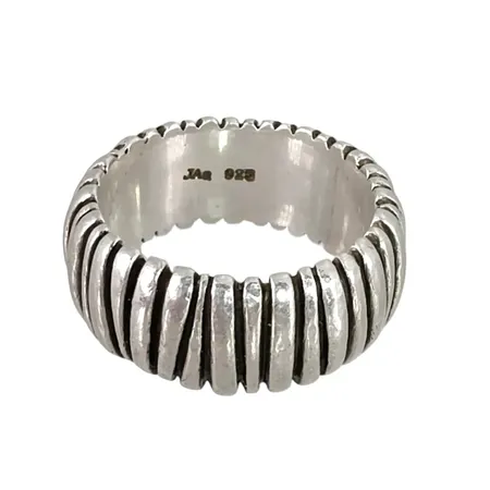 Ring i silver 925/1000 Jens J Aagaard (JAa) Danmark, stl:17¾ mm, bredd 9 mm, fint skick Vikt: 10,4 g