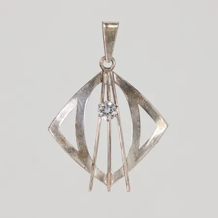 Hänge med vit sten, 40x33mm, Finland, 830/1000 silver Vikt: 2,8 g