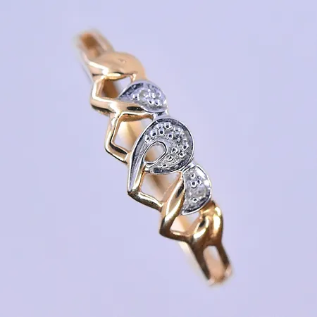 Ring med vita stenar Albrekts Guld stl: 17 bredd 1-5mm 18K. Vikt: 1,4 g
