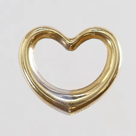 Hänge hjärta GHA mått 12 x 8mm missfärgning 18K Vikt: 0,6 g på auktion i Kista hos Pantbanken Sverige