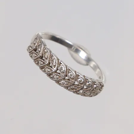 Ring med blad samt vita stenar stl:18 bredd 1,5-5mm silver 925/1000 Vikt: 2 g