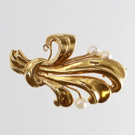 Brosch med pärlor mått 35x26mm 18K Vikt: 2,5 g