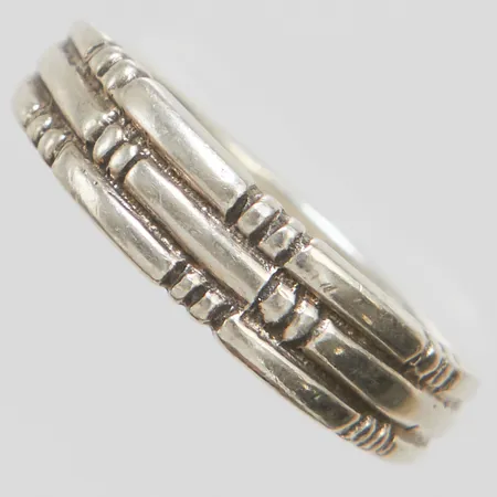 Ring stl:17½, bredd 3-5mm, 925/1000 silver Vikt: 3,2g Vikt: 3,2 g