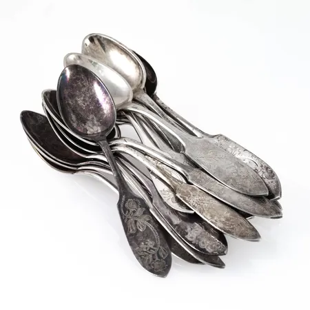 Diverse graverat silver 830/1000 288,6g.