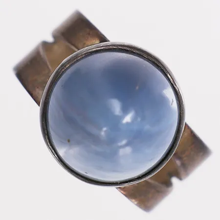 Ring med sten, stl:17 bredd 8,6-13mm, John Victorin Varberg 1966 silver 830/1000 Vikt: 6,5 g på auktion i Skärholmen hos Pantbanken Sverige