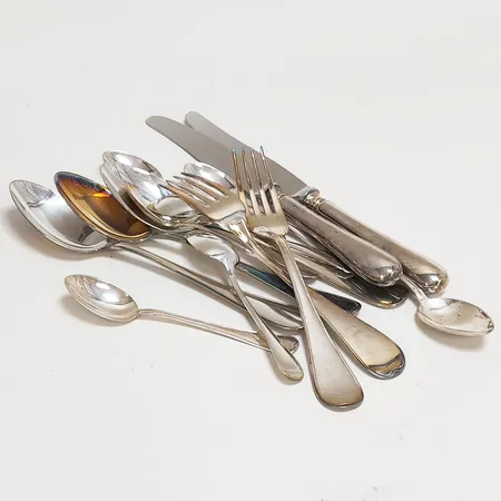 Diverse bestick, knivblad i stål,  830/1000 silver Brv: 400,0g Vikt: 400 g