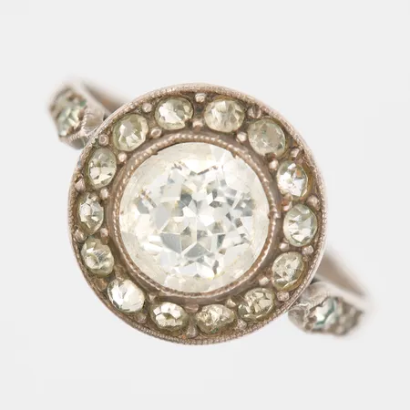 Ring med vita stenar stl:17½, bredd 2-12mm, silver  Vikt: 2,9 g