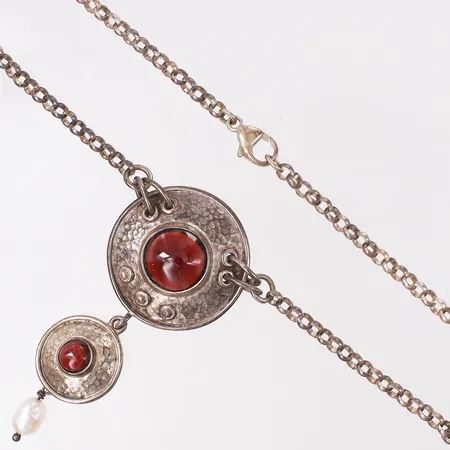Collier med stenar och odlad sötvattenspärla, längd44,5cm bredd 3,3mm, hänget ca 57x26mm, silver 925/1000 Vikt: 20 g
