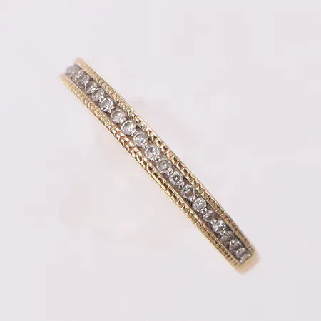 Alliansring med 8/8-slipade diamanter 22 x ca 0,0025ct stl:15½, bredd 1,1-2,2mm, GHA, 18K Vikt: 1,3 g