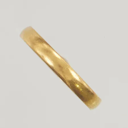 Ring skev 23K 5,4g.