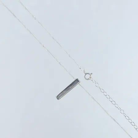 Collier med hänge längd 42-47cm bredd 1-4mm Silver 925/1000.  Vikt: 3 g