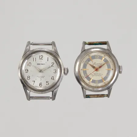 Två äldre damur, Seiko och Lisona, repor, fungerar ej, defekt, stål