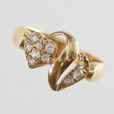 Ring med vita stenar stl:18 bredd 12mm 14K Vikt: 2,9 g