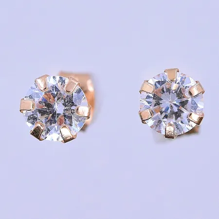 Örhängen med vita stenar Ø5mm 18K. Vikt: 0,9 g