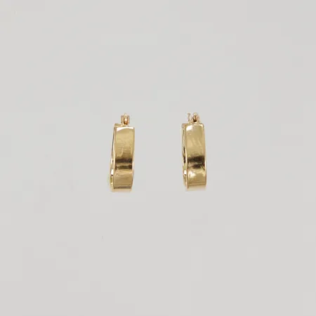 Ett par örhängen 18mm, bredd 4,7mm, ihåliga, GHA, 18K Vikt: 2,8 g