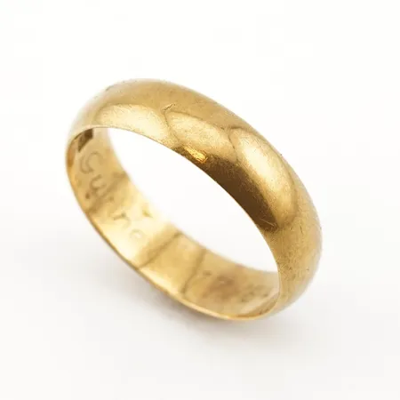 Ring, stl 19(60), bredd 5,5, 18k, gravyr Vikt: 4,8 g