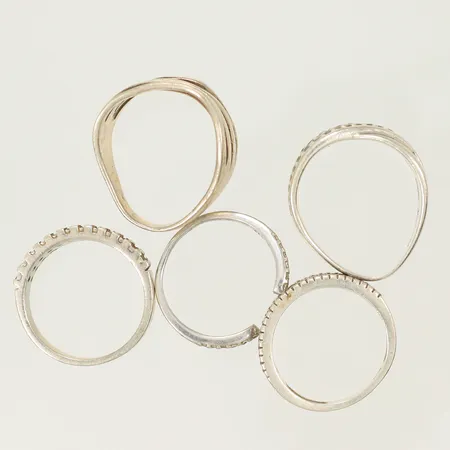 Diverse silver, ringar, stenar saknas, defekta/av Silver 925/1000 Vikt: 17,5 g