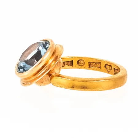 Ring med blå sten, defekt fattning i 18K, skena i 23K 6,2g.