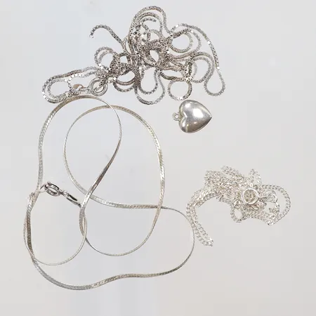 Diverse silver delvis defekt silver 830-925/1000 Vikt: 11,8 g