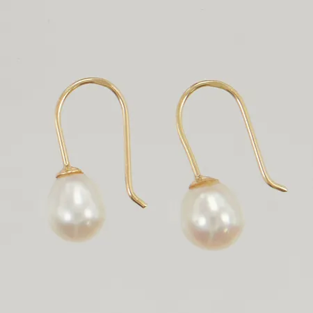 Örhängen 20mm odlade sörvattenpärlor ca 8x7mm, 18K 1,6g.