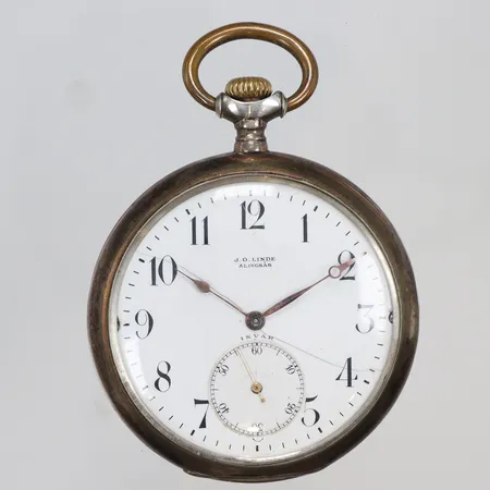 Fickur J.O Linde / Invar Alingsås Ø51mm boett nr. 129948Y snr. 204178, verk från Invar, omkring år 1910, spricka i urtavlan samt liten defekt, silver 800/1000