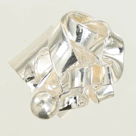 Ring stl 19 bredd 15mm, ovandel 29x23mm höjd 17mm, skenan något ojämn, silver 925/1000-delar 20,2g  